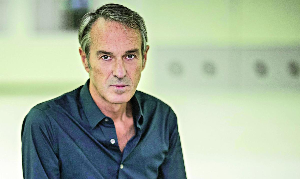 Regisseur für das Schwarze. Ivo van Hove lotet die dunkelsten Seiten internalisierter Machtstrukturen aus.