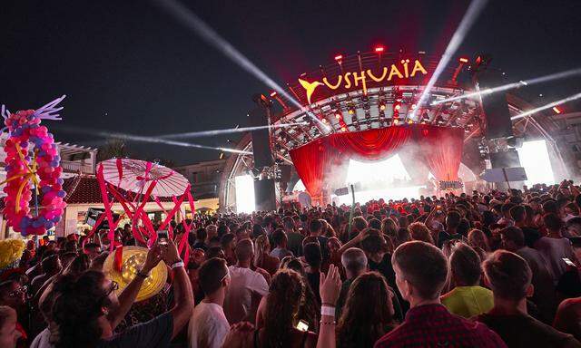 Die Konzerte auf dem Gelände des Ushuaia Ibiza Beach Hotel sind der Auftakt für lange Partynächte.