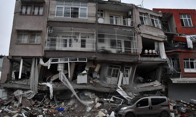 Ein zerstörtes Gebäude in Iskenderun in der Provinz Hatay