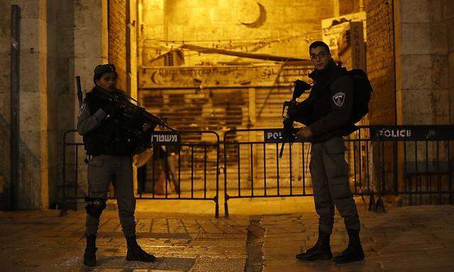 Sicherheitskräfte am Eingang zur Altstadt in Jerusalem.