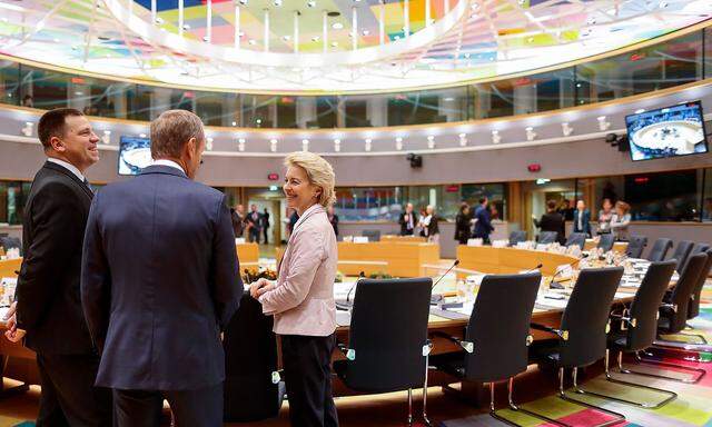 Ursula von der Leyen beruhigt ihre Kritiker im EU-Parlament mit einer Umbenennung des Migrationsressorts.
