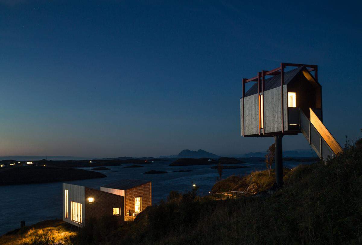 Die Künstlerresidenz Fleinvær Refugium im norwegischen Fleinvær wurde 2017 von TYIN tegnestue Architects und  Rintala Eggertsson Architects entwickelt.    