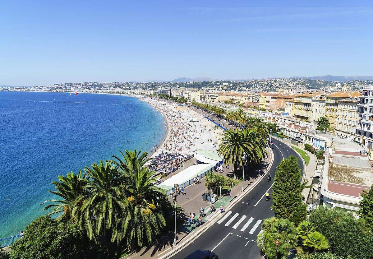 Vom Aéroport Nice Côte d'Azur ging es im gleichen Jahr 813 Mal per Privatjet in die Schweiz, nach Genf. Im Bild: die Strandpromenade von Nizza.