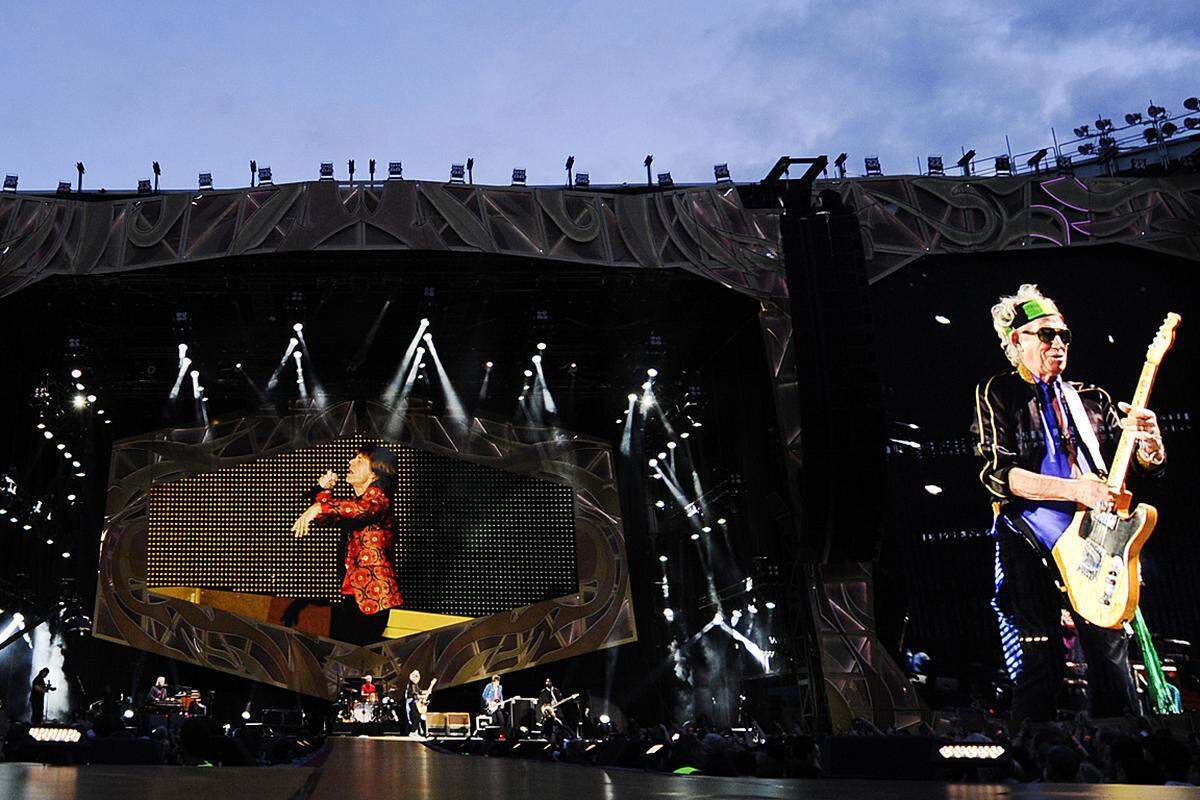 Die Bühne war zwar gewohnt gigantisch. Pyrotechnischen oder ähnlichen Firlefanz gab es diesmal keinen. Die Musik, die Emotion stand im Mittelpunkt.