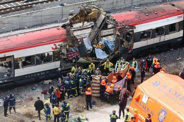 Bombenattentate auf Vorortezüge in Spaniens Hauptstadt fordern 191 Tote. Mehr als 1800 Menschen werden verletzt.