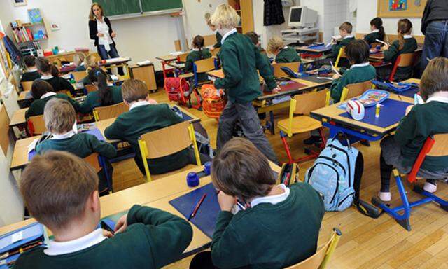 Budgetminus strenge Lehrerauswahl Privatschulen