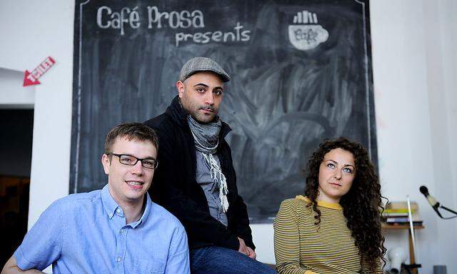 Projektgründer Sina Farahmandnia (Mitte) mit zwei seiner Kollegen, Azra Bajrica und David Füllekruss.