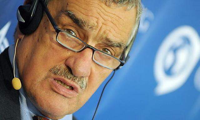 Tschechien - Außenminister Schwarzenberg droht mit Rücktritt 