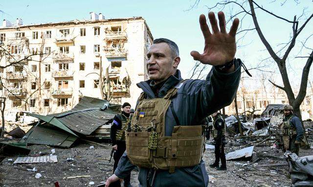 Vitali Klitschko nach einem Bombentreffer in Kiew: „Es fühlt sich seit Kriegsbeginn an wie ein einziger Tag, der einfach nicht enden will.“