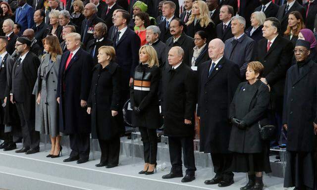 Dutzende Staatsgäste – unter ihnen Merkel, Trump und Putin – nahmen an den Jahrestagsfeiern zum Ende des Ersten Weltkriegs in Paris teil.