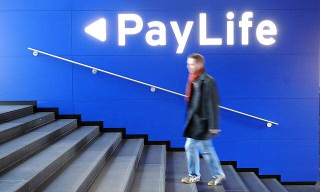 Etliche Inhaber von Paylife-Kreditkarten haben jahrelang zu viel bezahlt.
