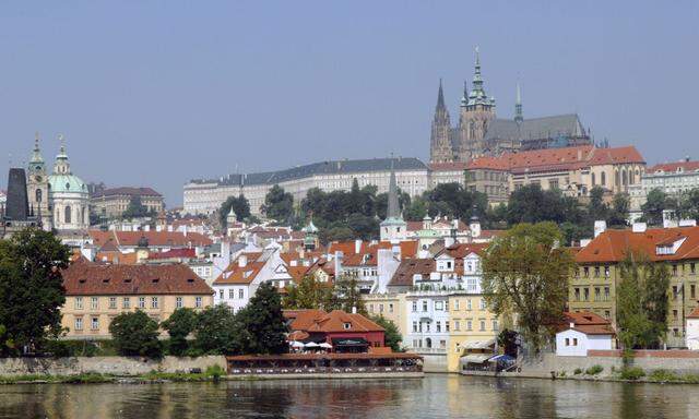 In Prag steigt die Besorgnis über den anhaltend hohen Kapitalabfluss.