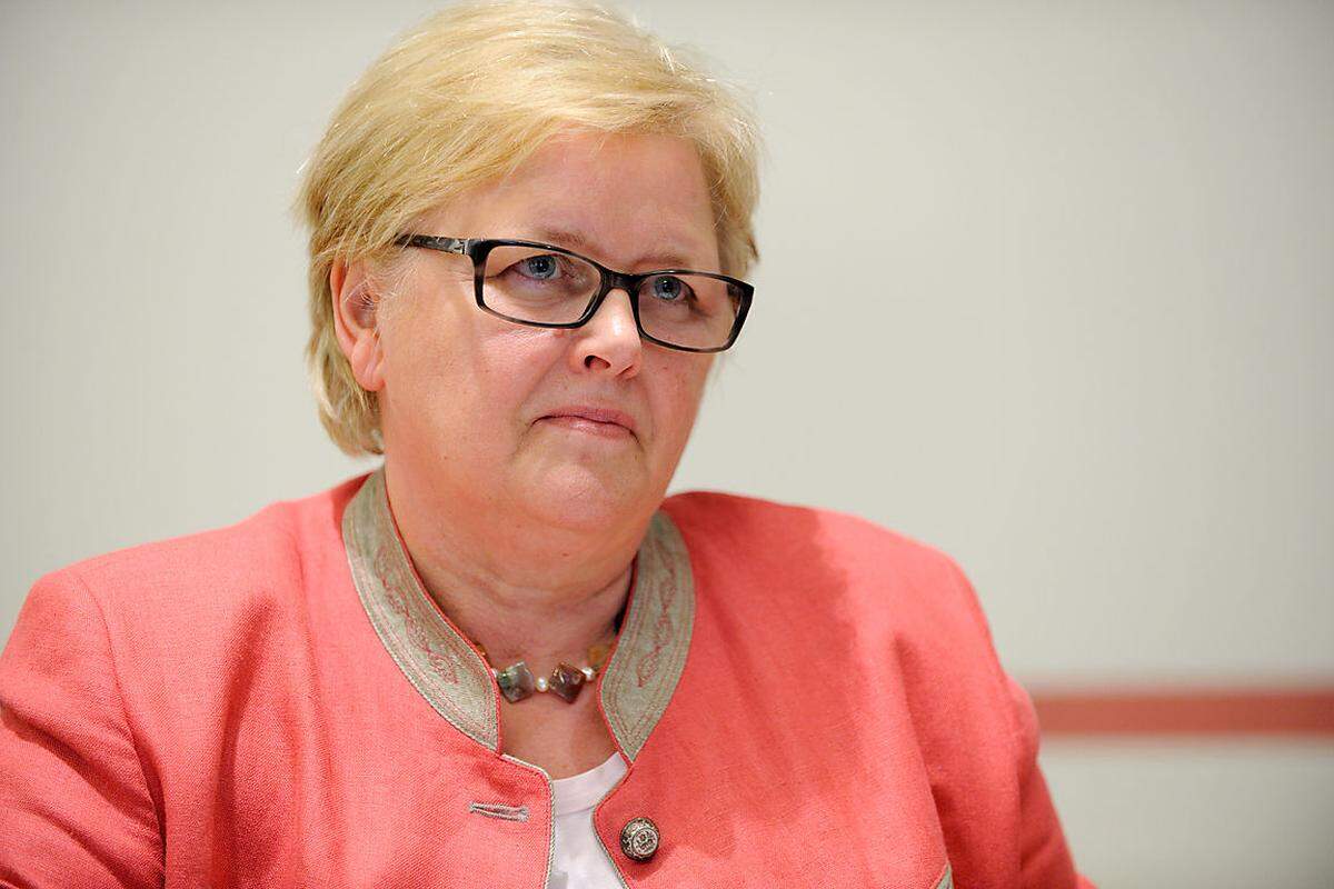 "Ich wurde zurückgepfiffen." ÖVP-Frauenchefin Dorothea Schittenhelm erklärt im  Presse -Interview, warum sie ihre Unterstützung für Maria Fekter gegen Karlheinz Kopf bei der Wahl des Zweiten Nationalratspräsidenten zurückgezogen hat.