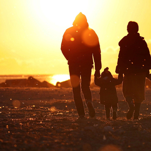 Steuerzahlende Eltern sollen in Österreich künftig mehr Geld vom Fiskus zurückerhalten. Gelten soll der Kinderbonus ab 2019 (für das Finanzjahr 2018).