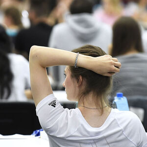 Archivbild: Bewerber vor einem  Uni-Aufnahmetest in Wien. 