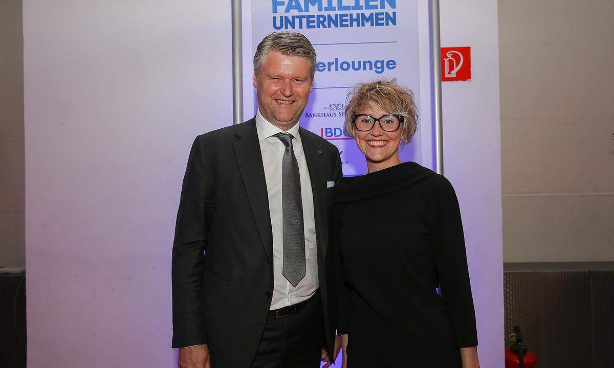 BDO-Partner Peter Bartos mit Hagleitner Hygiene International-Managerin Katharina Hagleitner.