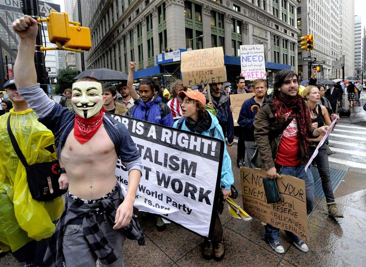 Über soziale Netzwerke wie Facebook und Twitter hatten sich die Unzufriedenen organisiert. "Occupy Wall Street" lautete ihr Schlachtruf.