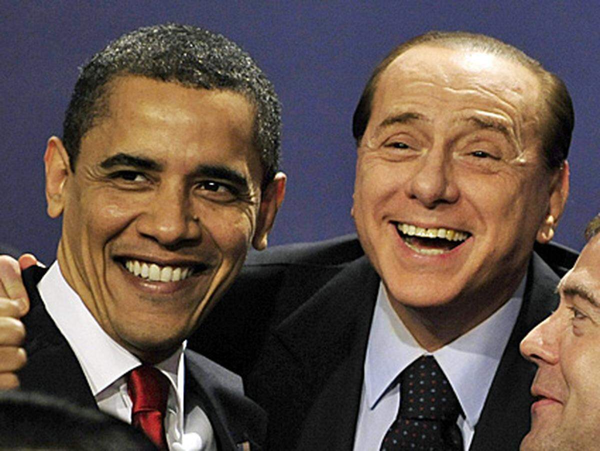 Als Barack Obama die Wahl gewann, gratulierte Berlusconi - so wie viele seiner internationalen Amtskollegen. Bei ihm hörte sich die Sympathiebekundung jedoch wohl etwas anders an als bei den anderen: "Wir wären gerne alle so gebräunt wie Naomi Campbell und Obama", erklärte Berlusconi. Er betonte, dass dies als Kompliment gemeint war. Bereits einige Wochen zuvor hatte er den damals noch wahlkämpfenden Obama als "jung, ansehnlich und sogar gebräunt" bezeichnet.