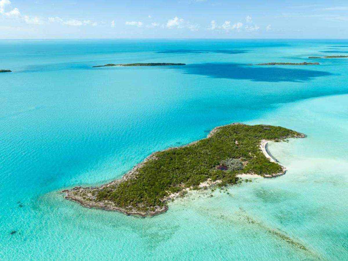 Reif für die Insel ist der Wiener nicht nur im Sommer wenn es um die Donausinsel geht, viele Menschen träumen von ihrem eigenen kleinen Wasserplatz. Die Private Islands Inc. hat sich genau darauf spezialisiert. So steht etwa dieses Eiland auf den Bahamas zum Verkauf. Jim Cay auf Exumas ist noch nicht erschlossen. Hier könnte für 9 Millionen US-Dollar der Traum vom ewigen Urlaub wahr werden.