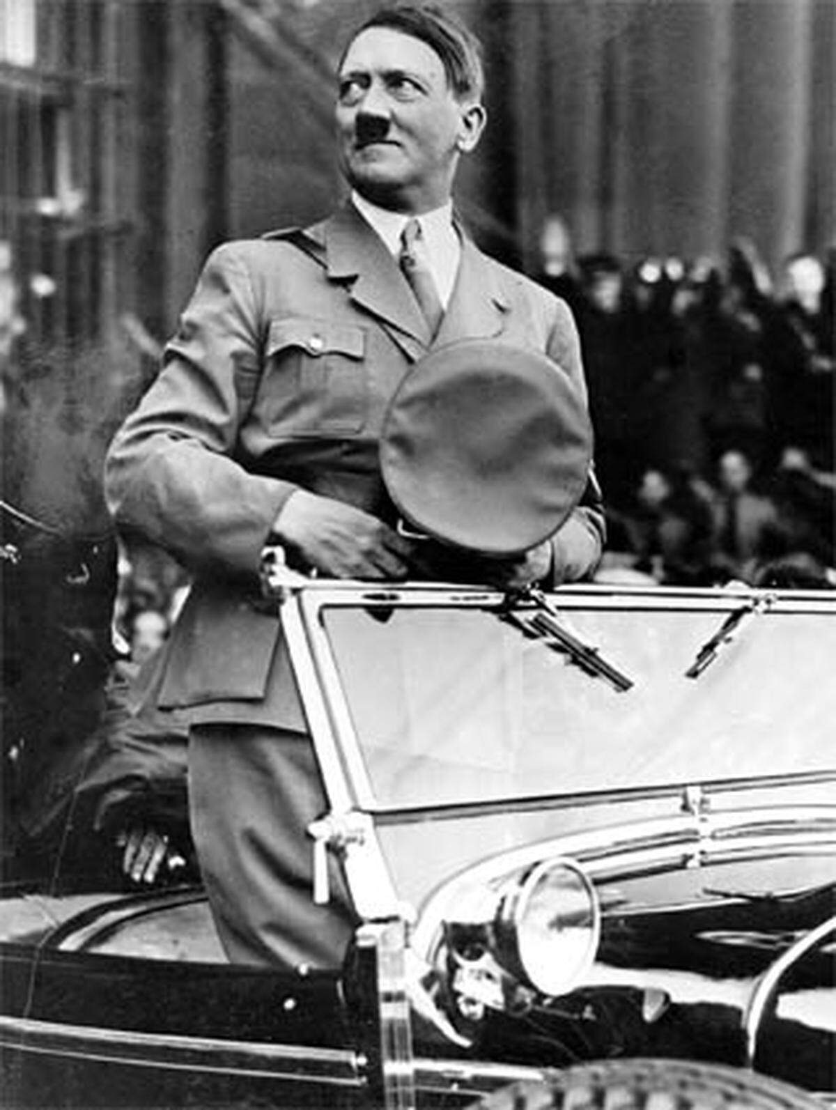 Bundeskanzler Engelbert Dollfuß regiert nach der Ausschaltung des Parlaments einen autoritären Ständestaat. In Deutschland ist bereits Adolf Hitler an den Macht. In Österreich ist die NSDAP verboten.