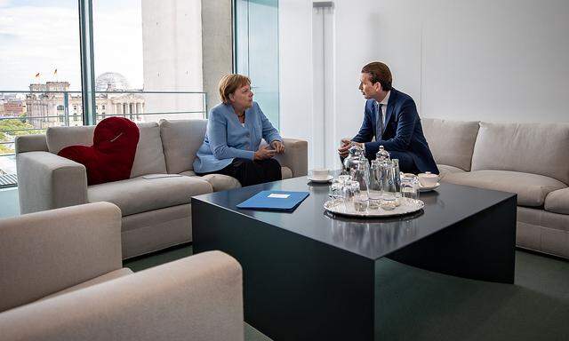 Kurz im Kanzleramt: Der ÖVP-Chef traf am Donnerstagnachmittag die deutsche Regierungschefin Angela Merkel. Es ging auch um die Fahrverbote in Tirol. 