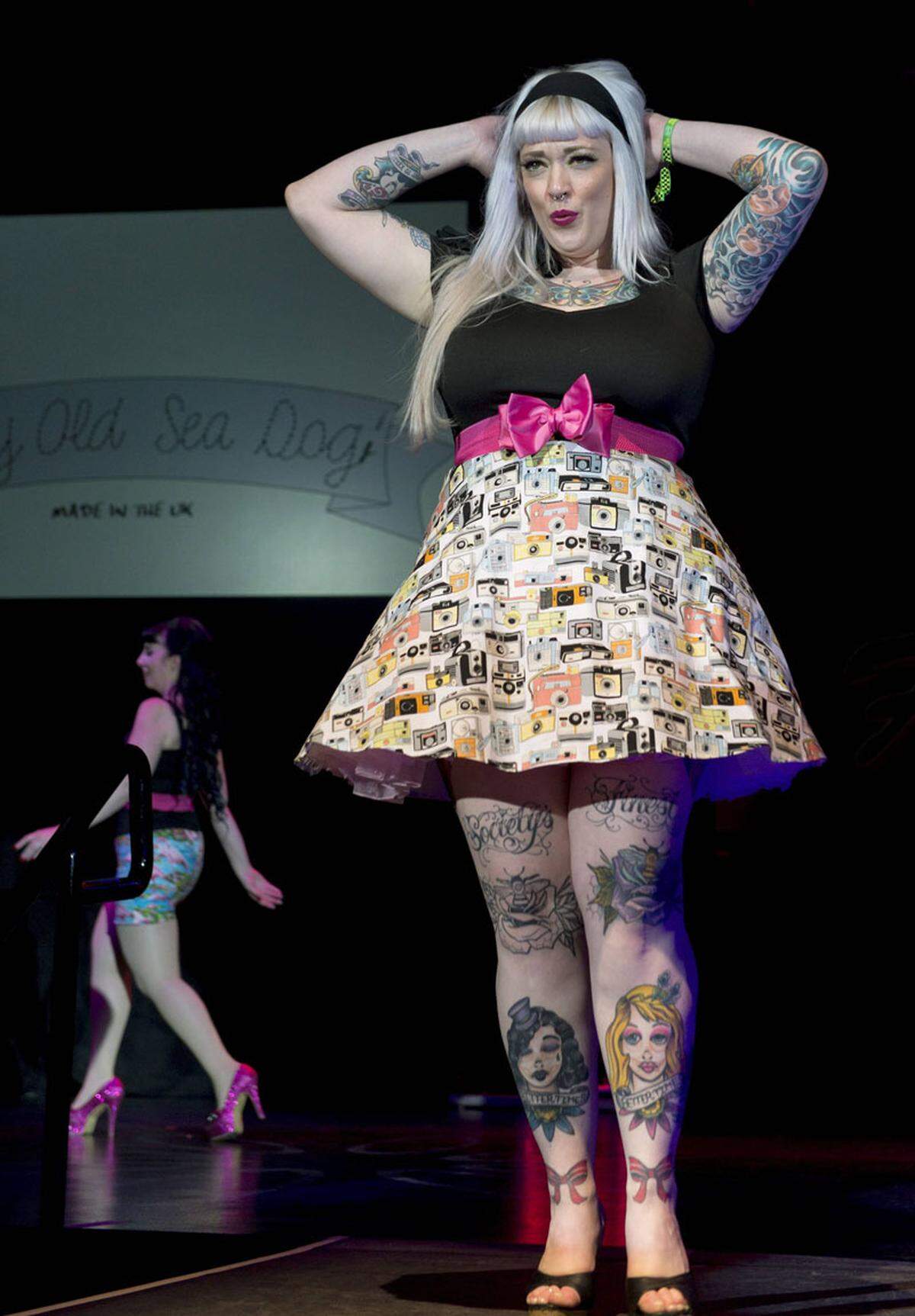 Models der etwas anderen Art sah man auf dem Laufsteg der Rockabilly-Party in Las Vegas. Tattoos und Petticoats gehörten dazu.