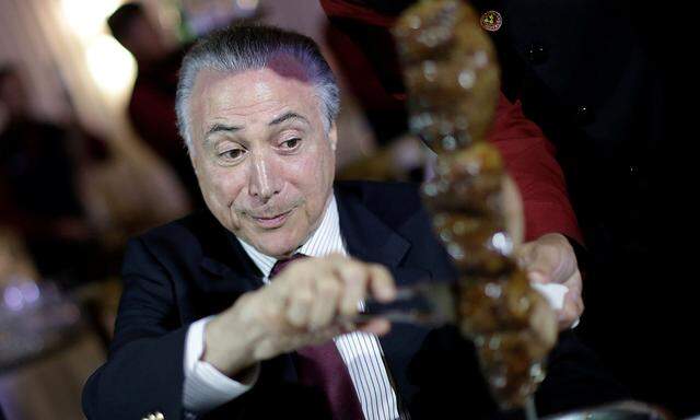 Präsident Michel Temer beim demonstrativen Fleischessen.