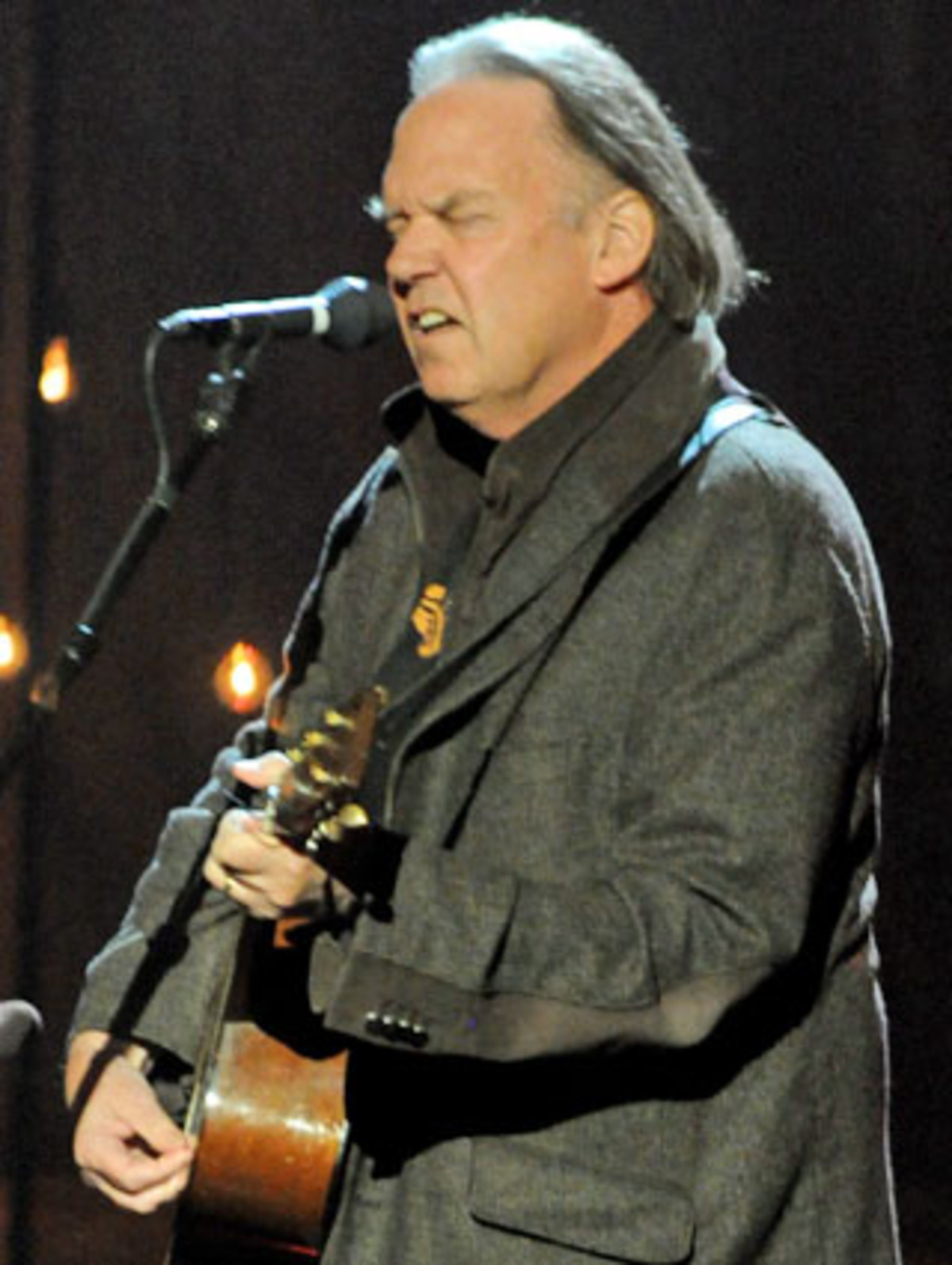 ....und einen eigenen Ticketverkauf organisieren zu müssen. Denn der Andrang wäre wohl bei dieser hochkarätigen Künstlerliste groß gewesen. Im Bild: Rock-Urgestein Neil Young.