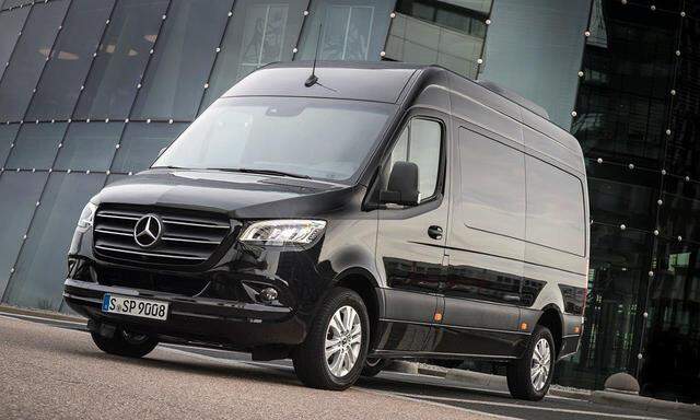 Neuer Sprinter. Mit seinem Paradetransport will Mercedes jetzt auch als Logistik-Komplettanbieter durchstarten.