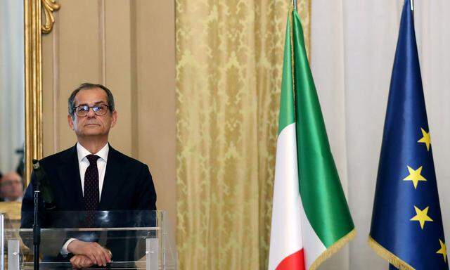 Eine Gratwanderung: Italiens Wirtschaftsminister Giovanni Tria will ein EU-Defizitverfahren verhindern.