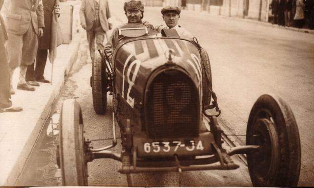 William Grover-Williams, siegreich am Steuer des Bugatti Typ 35 in Monaco, 1929.