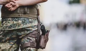 Ein Soldat bei der Angelobung neuer Rekruten des Jägerbataillons 24 im Juli 2022 in Lienz.