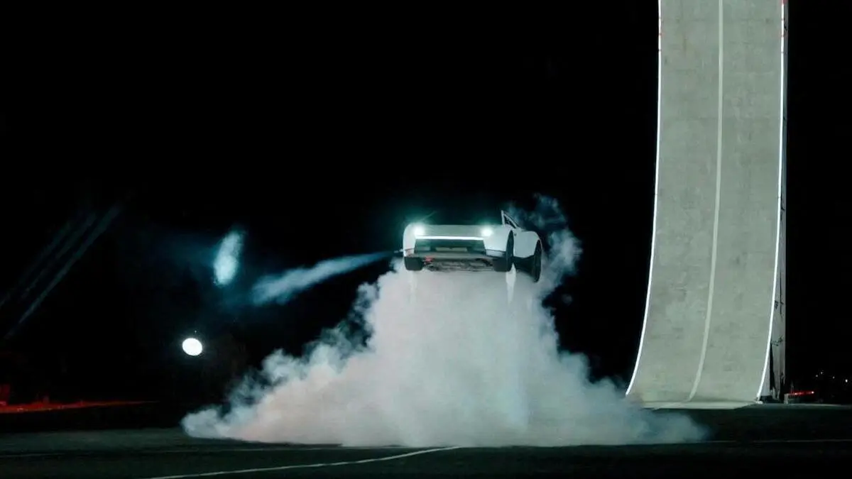 Tesla präsentiert fliegenden Roadster mit Raketendüsen