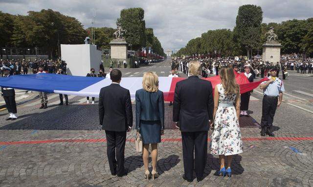 Französische Grandesse am 14. Juli: Dem US-Präsidenten haben die Feierlichkeiten zum Nationalfeiertag in Paris sichtlich Spaß gemacht.