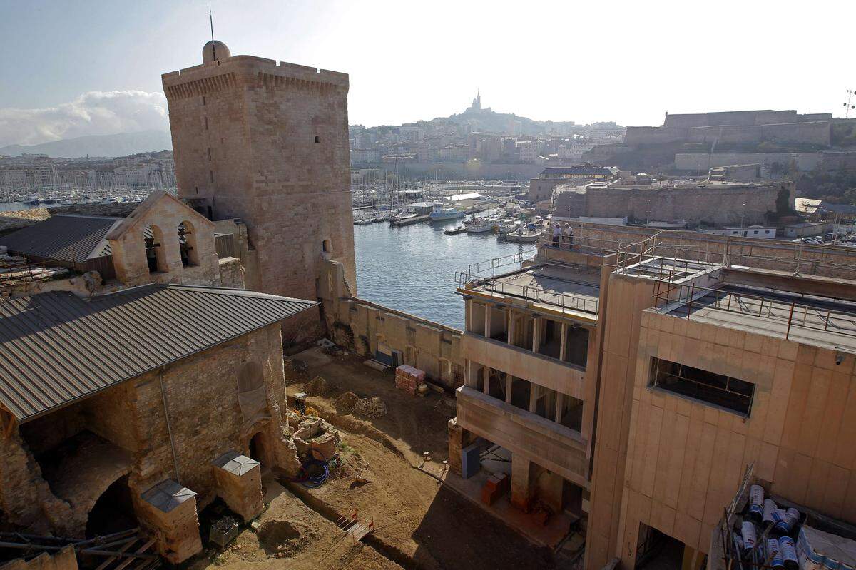 Marseille wirkt zwar auf den ersten Blick bunt, polyglott und aufregend, aber auch ein wenig ramponiert. Das MuCEM, das "Musee des Civilsations de l'Europe et de la Mediterranee" ist seit Monaten eine Baustelle.