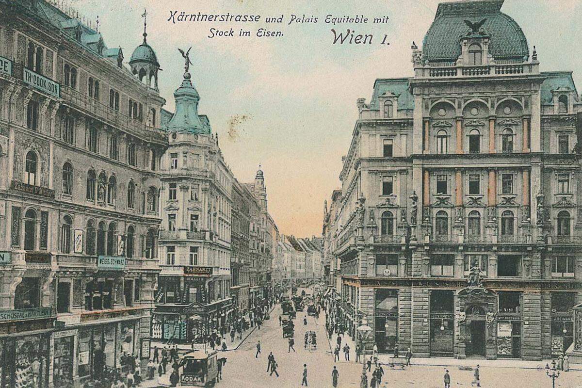 Konsumtempel sind keine Erfindung des 20. Jahrhunderts: Schon zur Jahrhundertwende haben die Wiener Warenhäuser die Kunden gelockt. So wie sich die Kärntner Straße seit diesem Bild aus dem Jahr 1908 äußerlich verändert hat ...