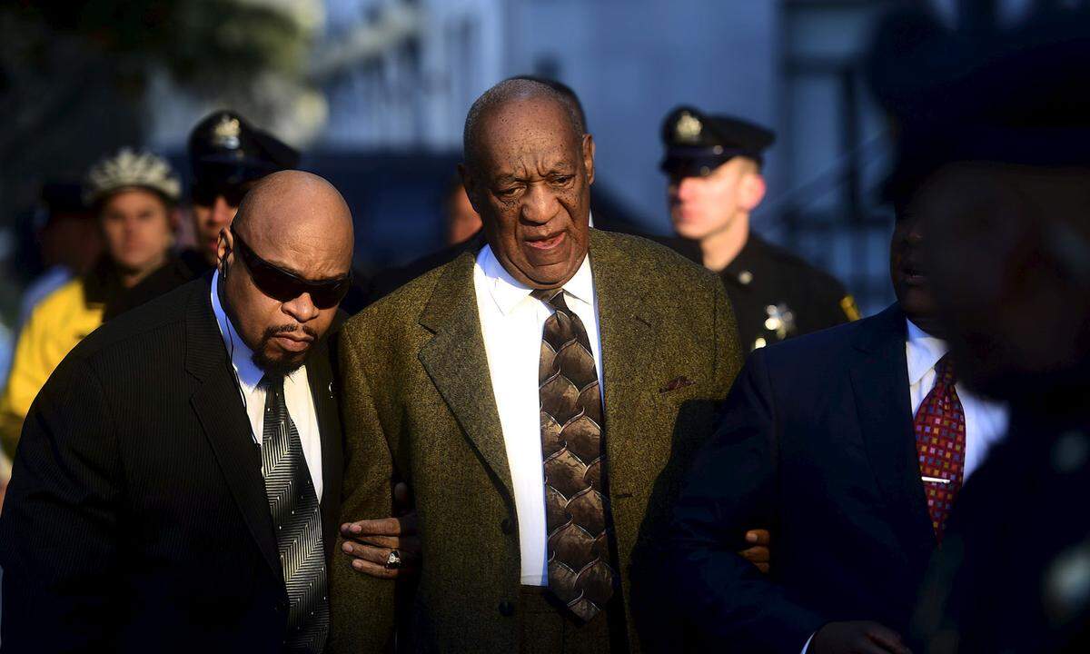 Weil die Staatsanwaltschaft ein Strafverfahren gegen Cosby ablehnte, entschloss sich Constand zu einer Zivilklage. Cosby sagte unter Eid aus, Beruhigungsmittel für Sex mit Frauen einzusetzen. Der Prozess endete 2006 mit einer außergerichtlichen Einigung. 2016 wurde der Fall dann aber von der Staatsanwaltschaft neu aufgerollt.