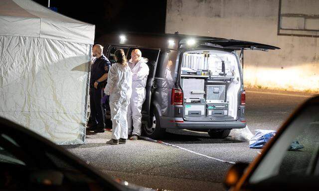 Bei einer Verkehrskontrolle in Ansfelden fanden Polizisten die Leiche im Kofferraum.