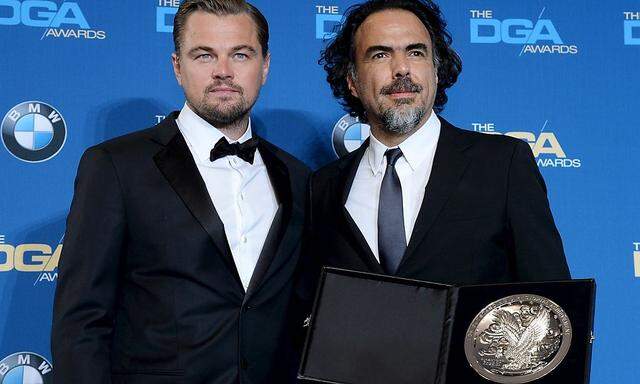 Regisseur Alejandro Gonzalez Inarritu (re.) mit Leonardo DiCaprio, dem Hauptdarsteller im nun ausgezeichneten Film 