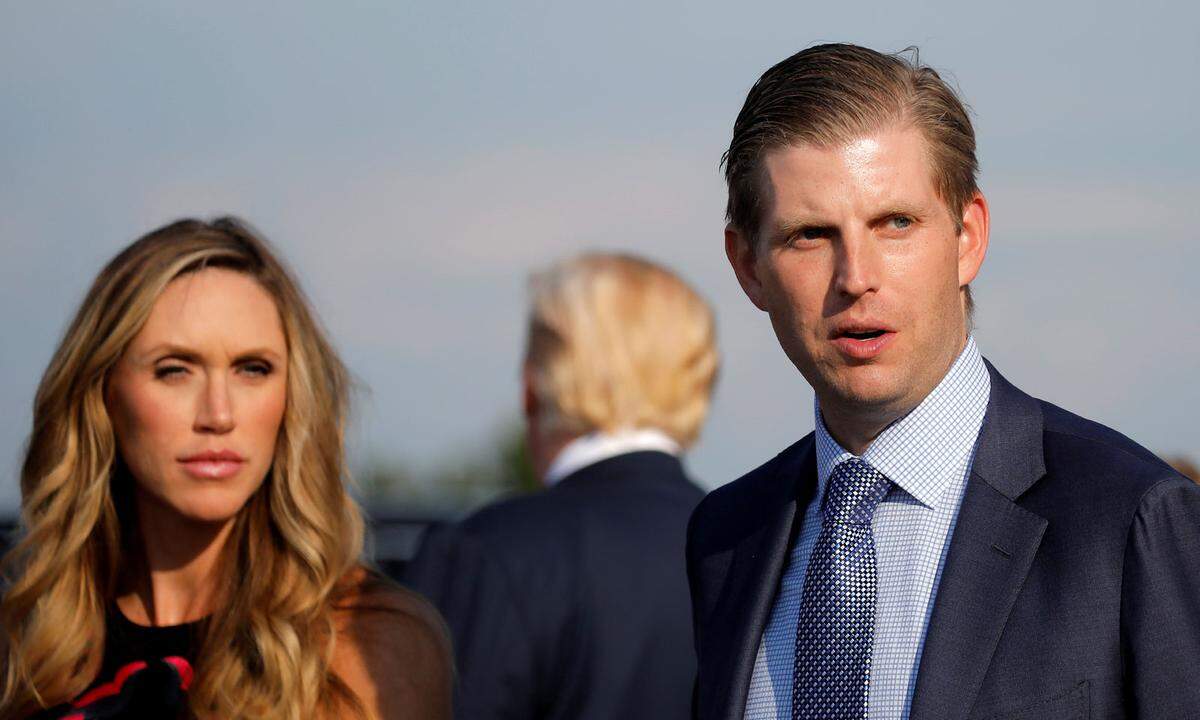 Eric Trump ist seit 2014 mit der TV-Produzentin und Moderatorin Lara Yunaska verheiratet. Kind Nummer zwei ist unterwegs, der kleine Eric Luke kam 2017 zur Welt