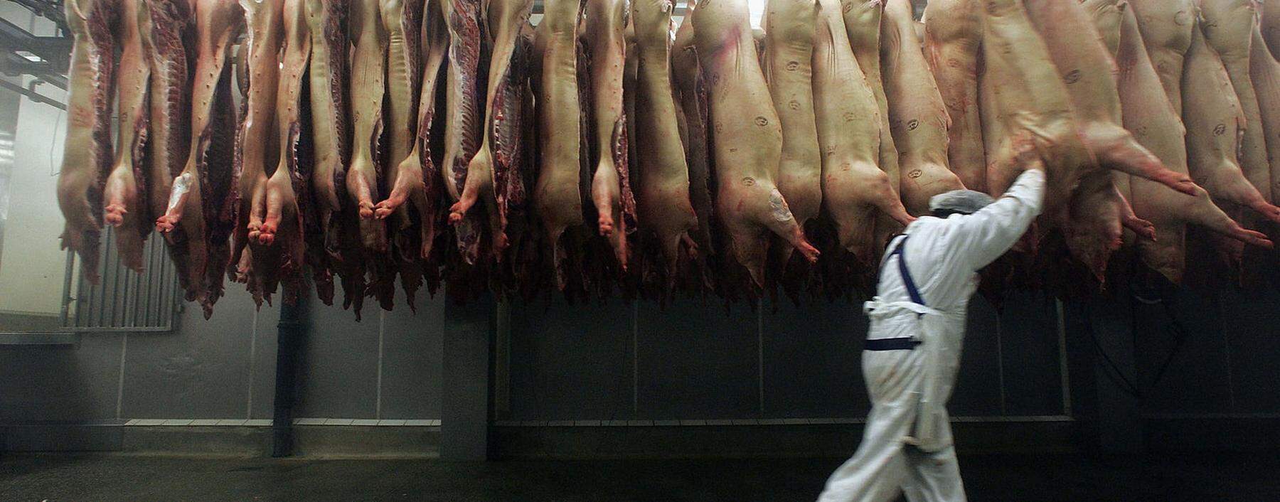 Die Fleischproduktion ist global vernetzt. Dass unser Schweinefleisch so billig ist, verdanken wir auch den Asiaten, die jene Teile kaufen, die wir nicht essen wollen.