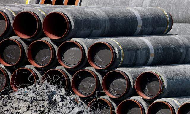 Während die USA im Kampf gegen die umstrittene Nord Stream II nachlegen, startet Gazprom finale Bauarbeiten.