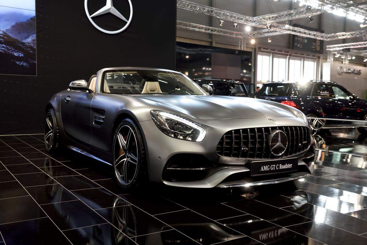 Entschieden bodennäher die Beiträge der Sportwagenfraktion, etwa von AMG-Mercedes. Der GTC Roadster sorgt mit 571 PS für Turbulenzen auf den beiden Sitzplätzen. 