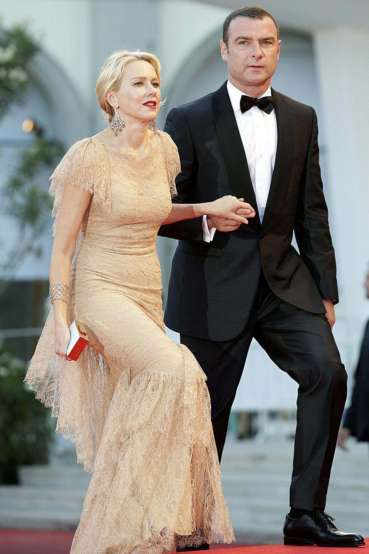 Die Hauptdarsteller des Eröffnungsfilms durften auf dem Red Carpet nicht fehlen: Liev Schreiber kam mit Ehefrau und Schauspielkollegin Naomi Watts.