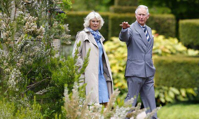 Prinz Charles und seine Frau Camilla   beim Besuch von Mount Stewart House and Gardens in der Nähe von Newtownards.