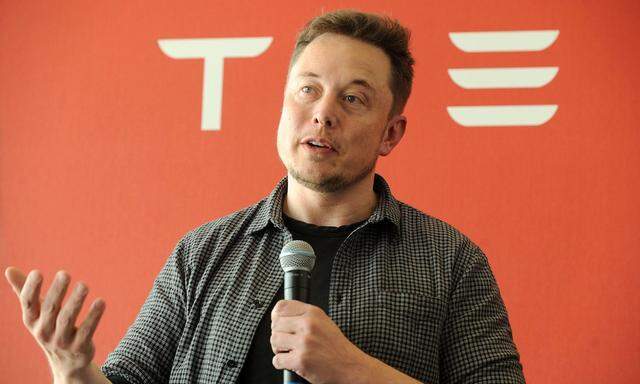 Founder and CEO of Tesla Motors Elon Musk speaks during a media tour of the Tesla Gigafactory, which will produce batteries for the electric carmaker, in Sparks, Nevada, U.S. July 26, 2016.  REUTERS/James Glover II