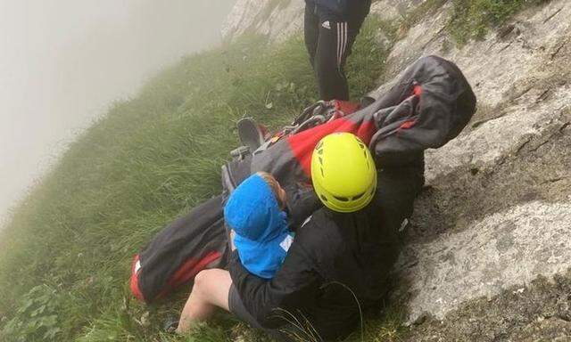 Die Wanderer konnten im steilen Gelände nicht mehr weiter