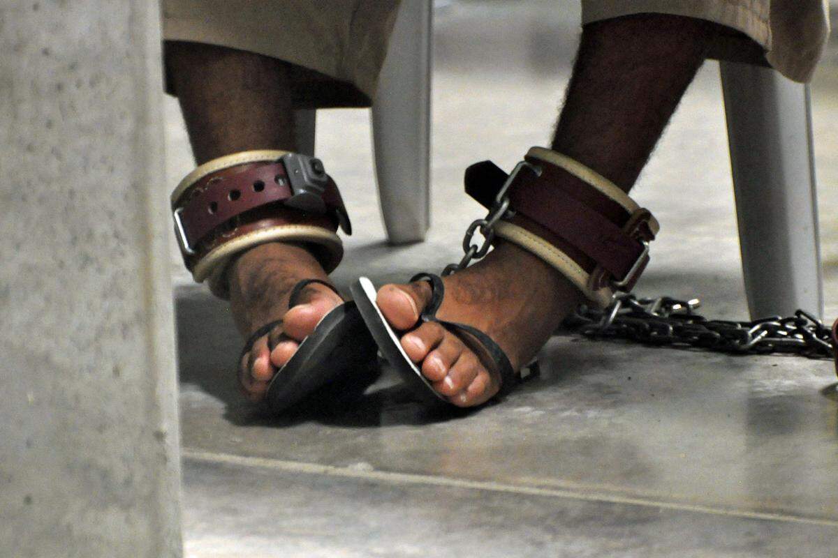 Im März 2012 wurde die aktuelle Gesamtzahl der in Guantanamo Bay festgehaltenen Häftlinge von einem Sprecher des US-Verteidigungsministerium mit 171 Männern aus 20 Ländern angegeben - die meisten stammen aus dem Jemen. Von ihnen müssten 89 eigentlich schon längst frei sein, allerdings findet sich für sie kein Aufnahmeland. Bei weiteren 48 Häftlingen reichen zwar die Beweise für einen Prozess nicht aus, sie gelten aber als zu gefährlich, um freigelassen zu werden.
