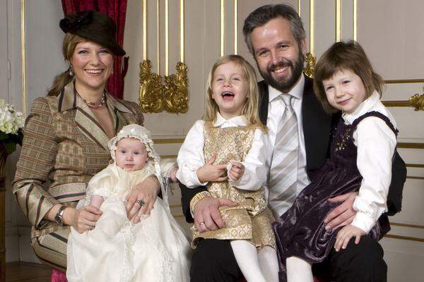 Die norwegische Prinzessin Martha Louise und ihr Mann Ari Behn posieren 2009 mit ihren drei Kindern Emma Tallulah Behn, Leah Isadora Behn und Maud Angelica Behn im königlichen Palast in Oslo.