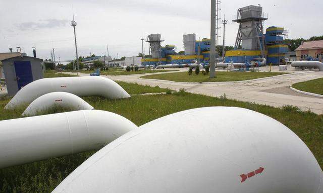 File photo showing a gas pipe at an underground gas storage facility in the village of Mryn